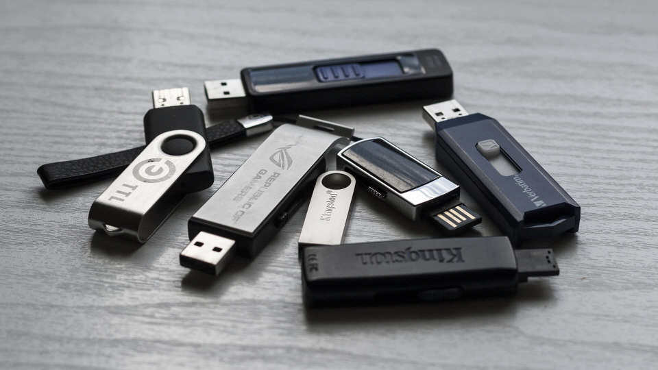 方法③：USBメモリーにファイルを保存してコンビニでプリント